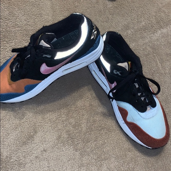 deaaron fox air max 1